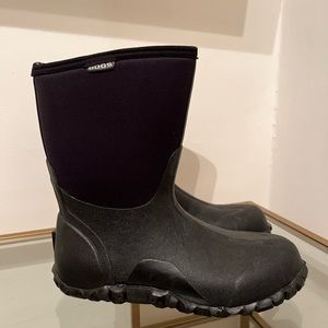 Men’s Black Bogs Classic Mid, Size 10